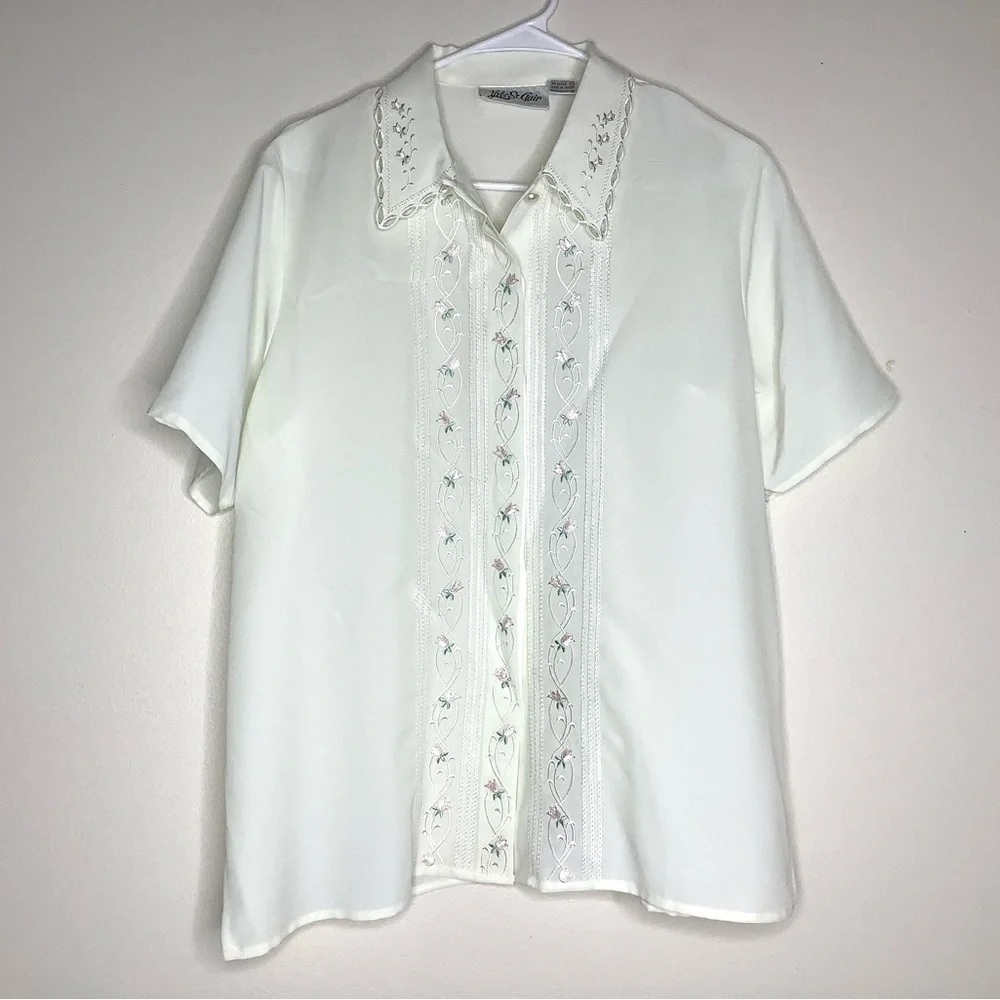 < Vtg Yves St. Clair Ivory Button Down With Floral Detail > - Picture 1 of 5